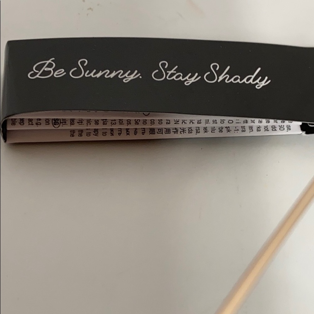 Quay Australia Jezabell GLD/SMK Oversized Sunnies - Picture 6 of 7